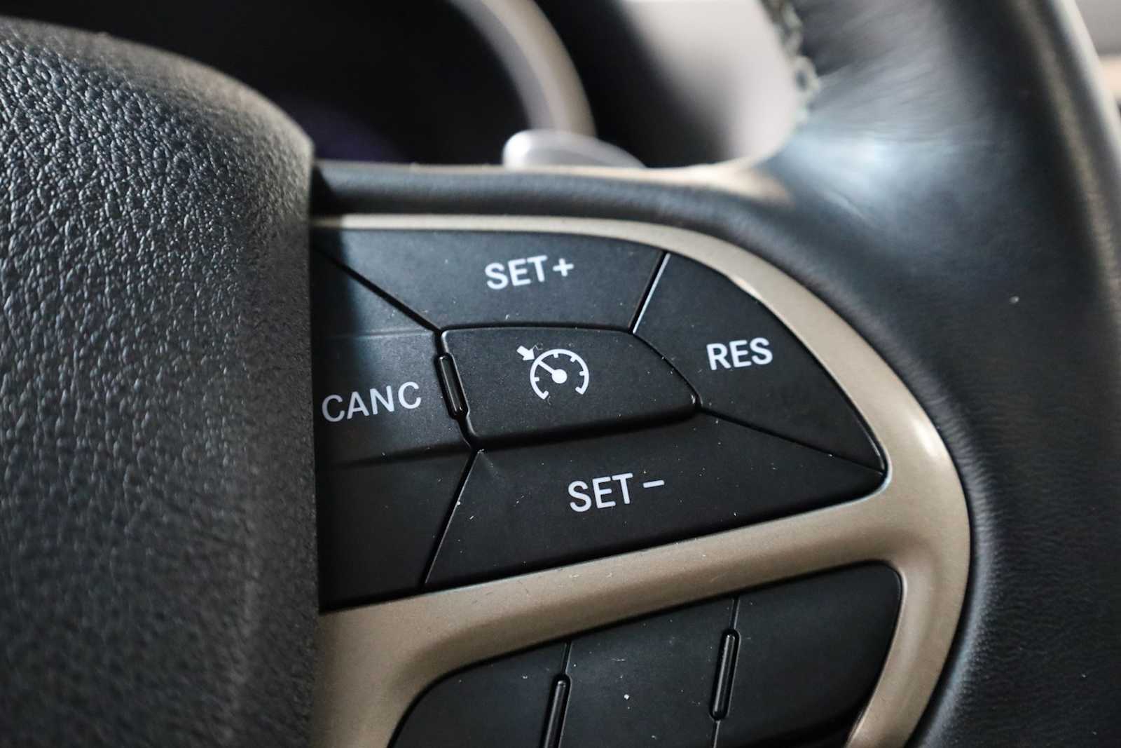 2016 Jeep Grand Cherokee Limited Edition 33