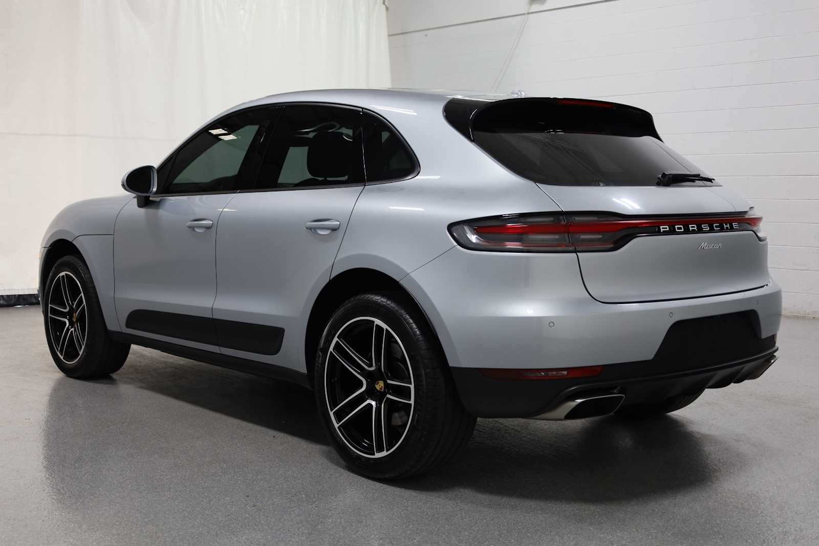Thumbnail: 2021 Porsche Macan - 3