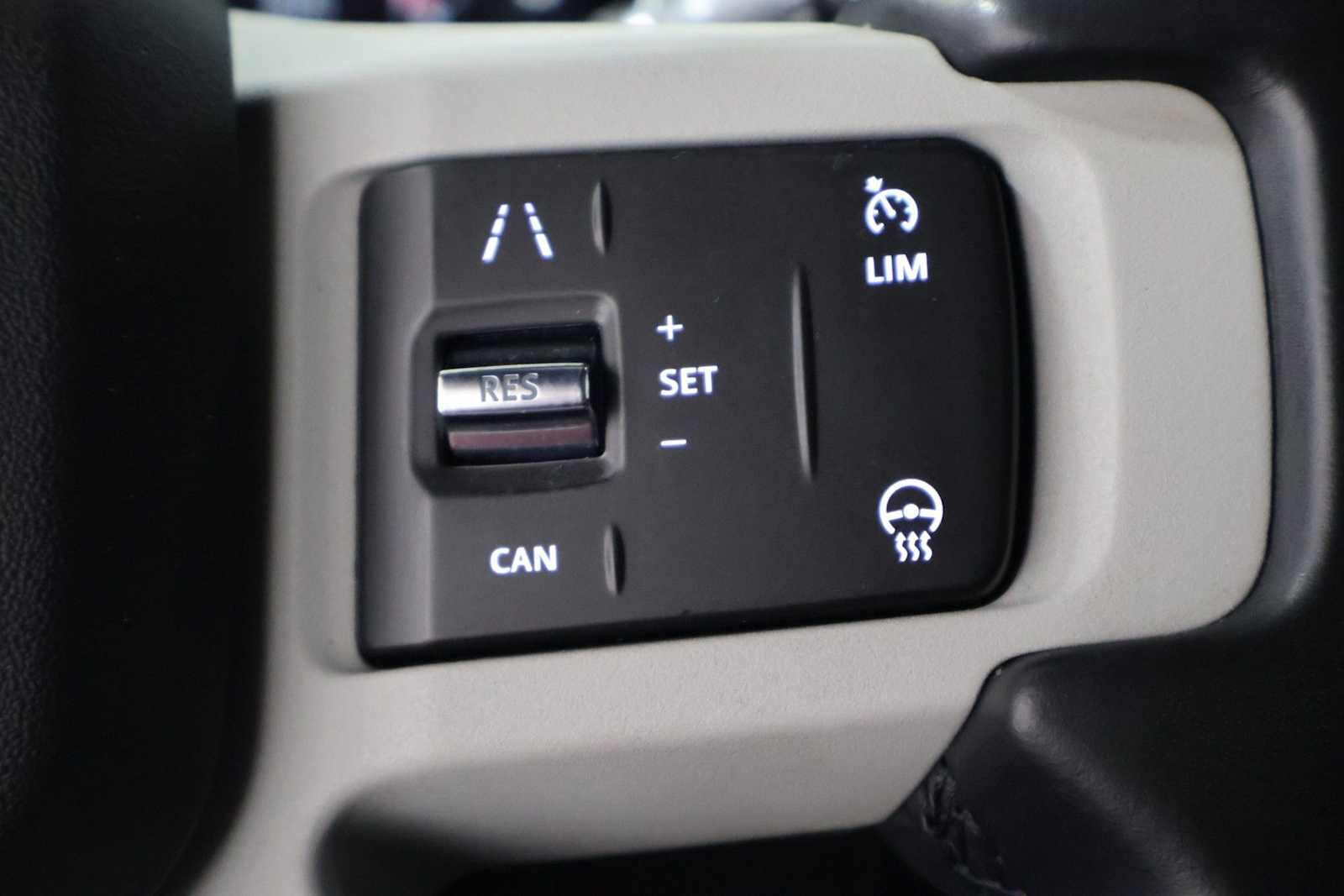 Thumbnail: 2022 Land Rover Defender - 25