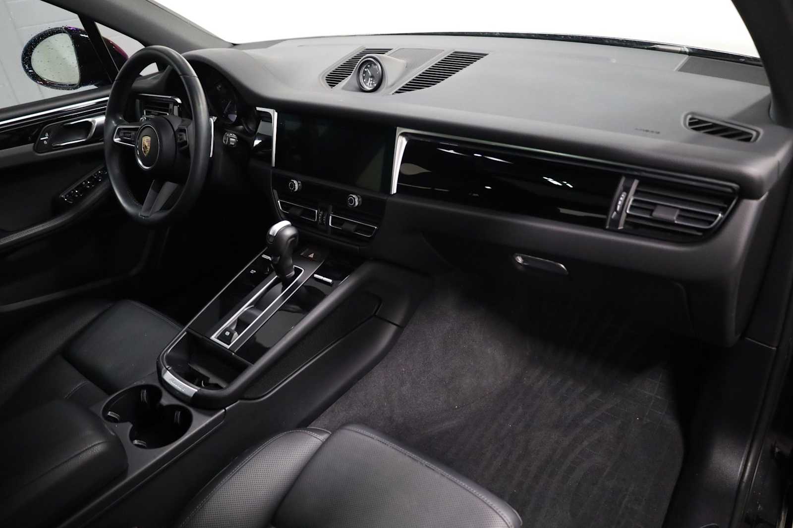 Thumbnail: 2023 Porsche Macan - 6