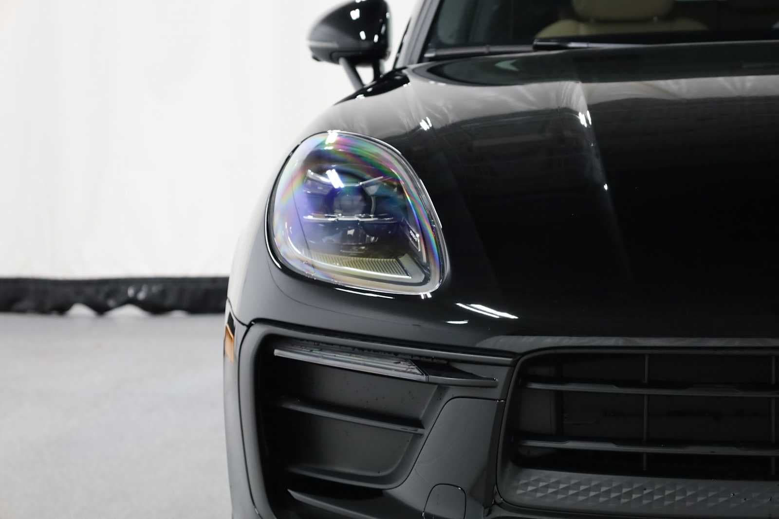 Thumbnail: 2025 Porsche Macan - 15