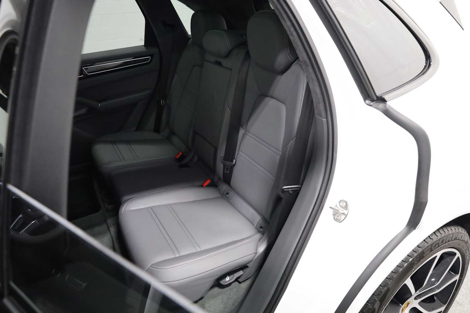 Thumbnail: 2023 Porsche Cayenne - 35