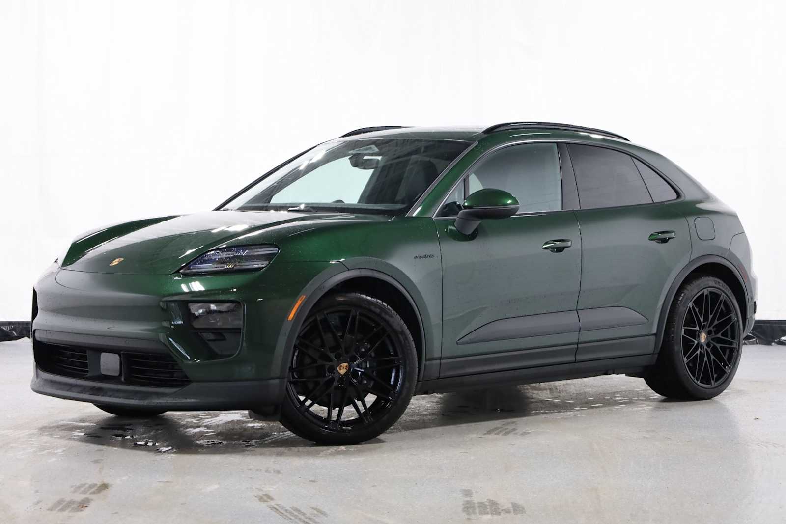 Thumbnail: 2024 Porsche Macan - 1