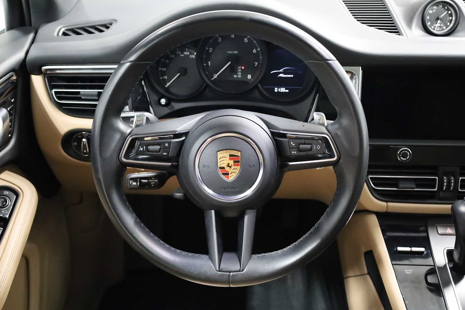 Thumbnail: 2023 Porsche Macan - 25