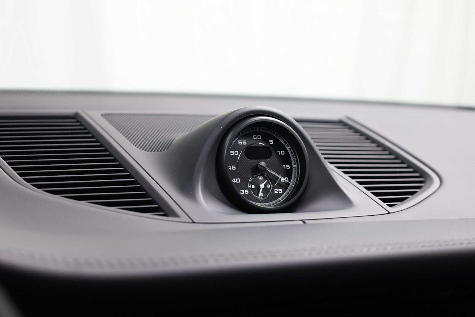 Thumbnail: 2026 Porsche Macan - 18