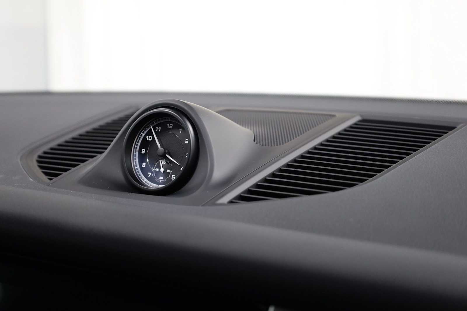 Thumbnail: 2025 Porsche Macan - 23