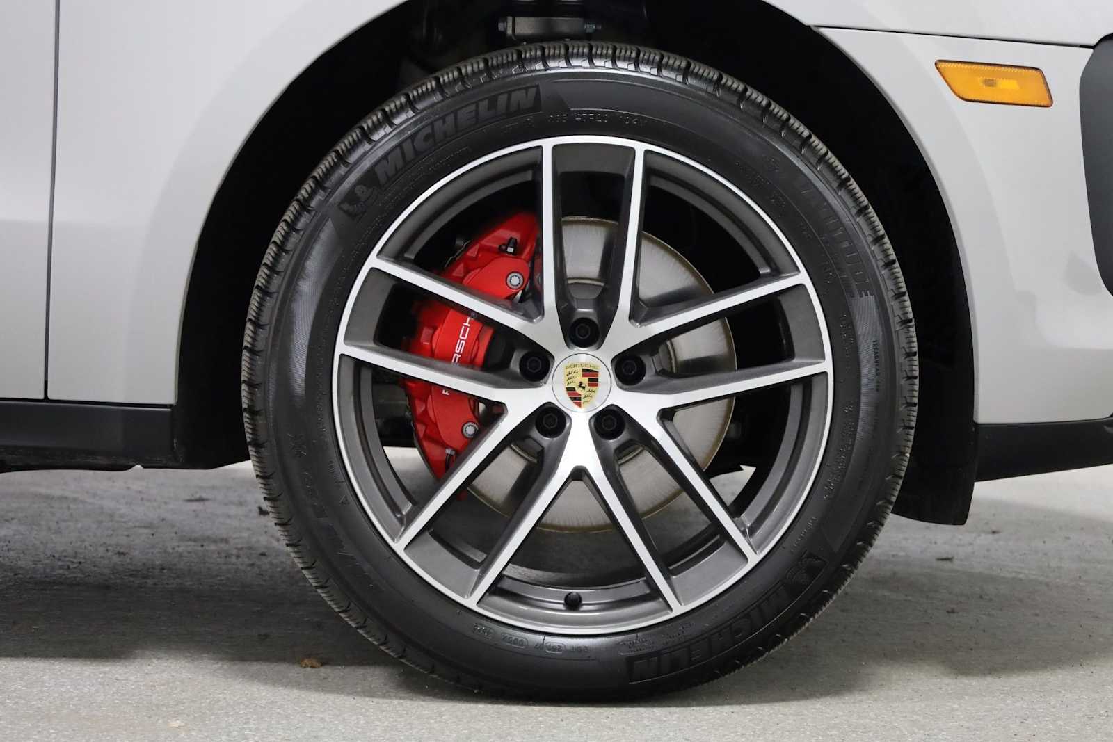 Thumbnail: 2026 Porsche Macan - 12