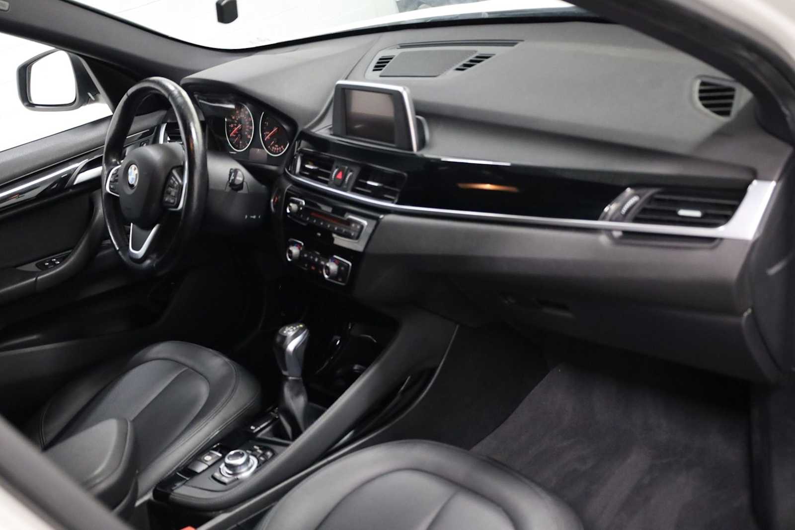 Thumbnail: 2016 BMW X1 - 6