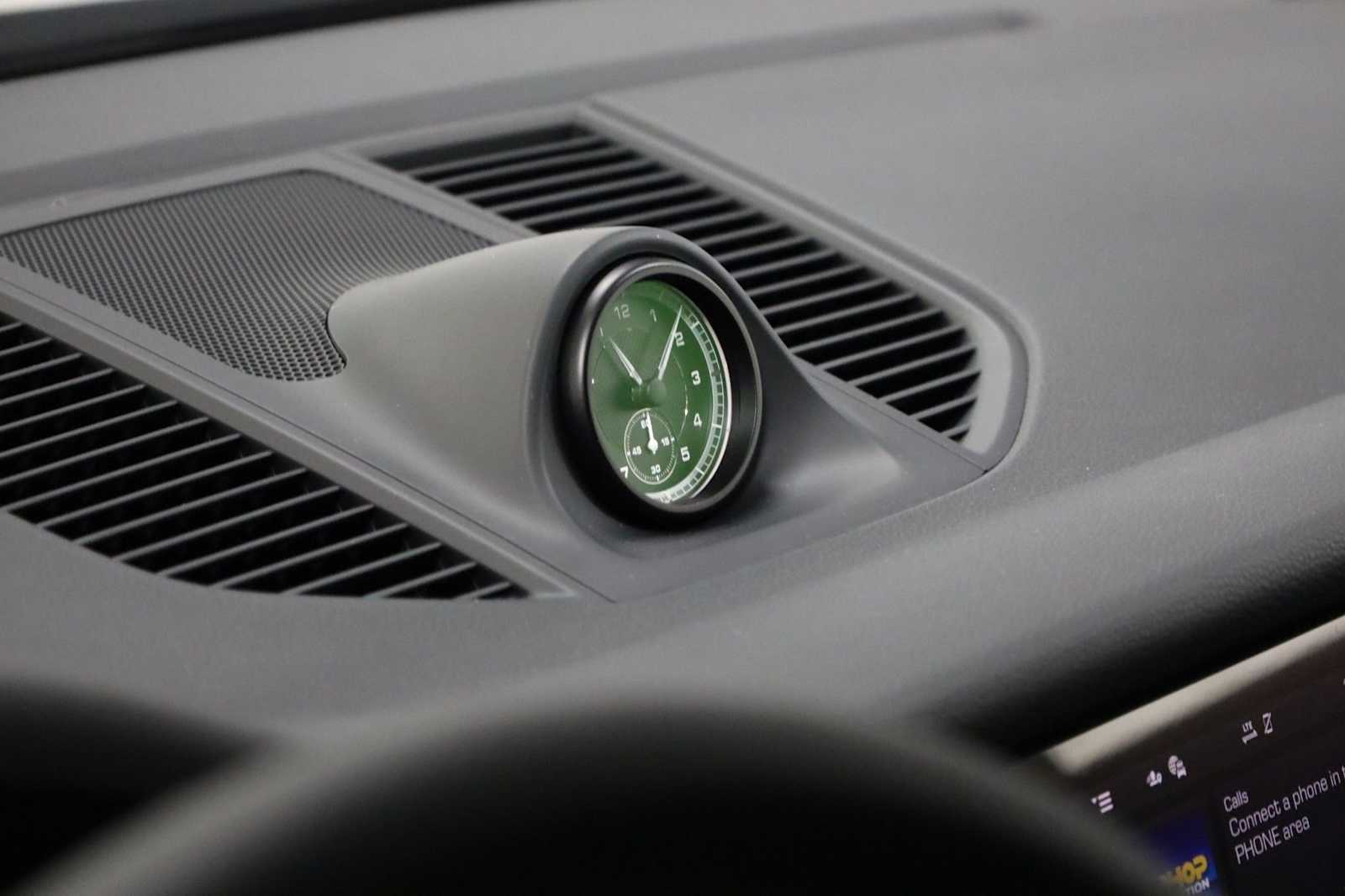 Thumbnail: 2026 Porsche Macan - 19