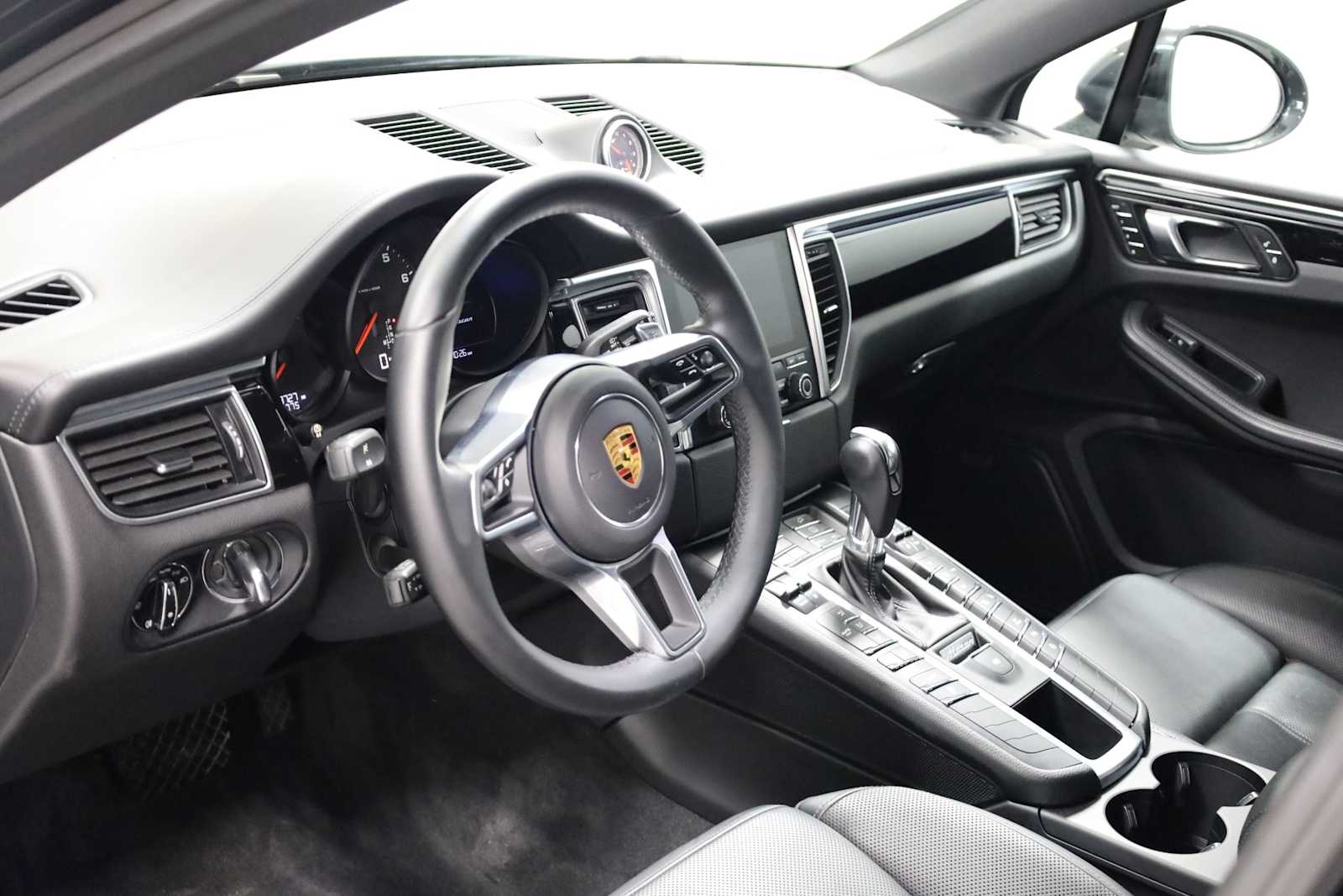 Thumbnail: 2018 Porsche Macan - 4