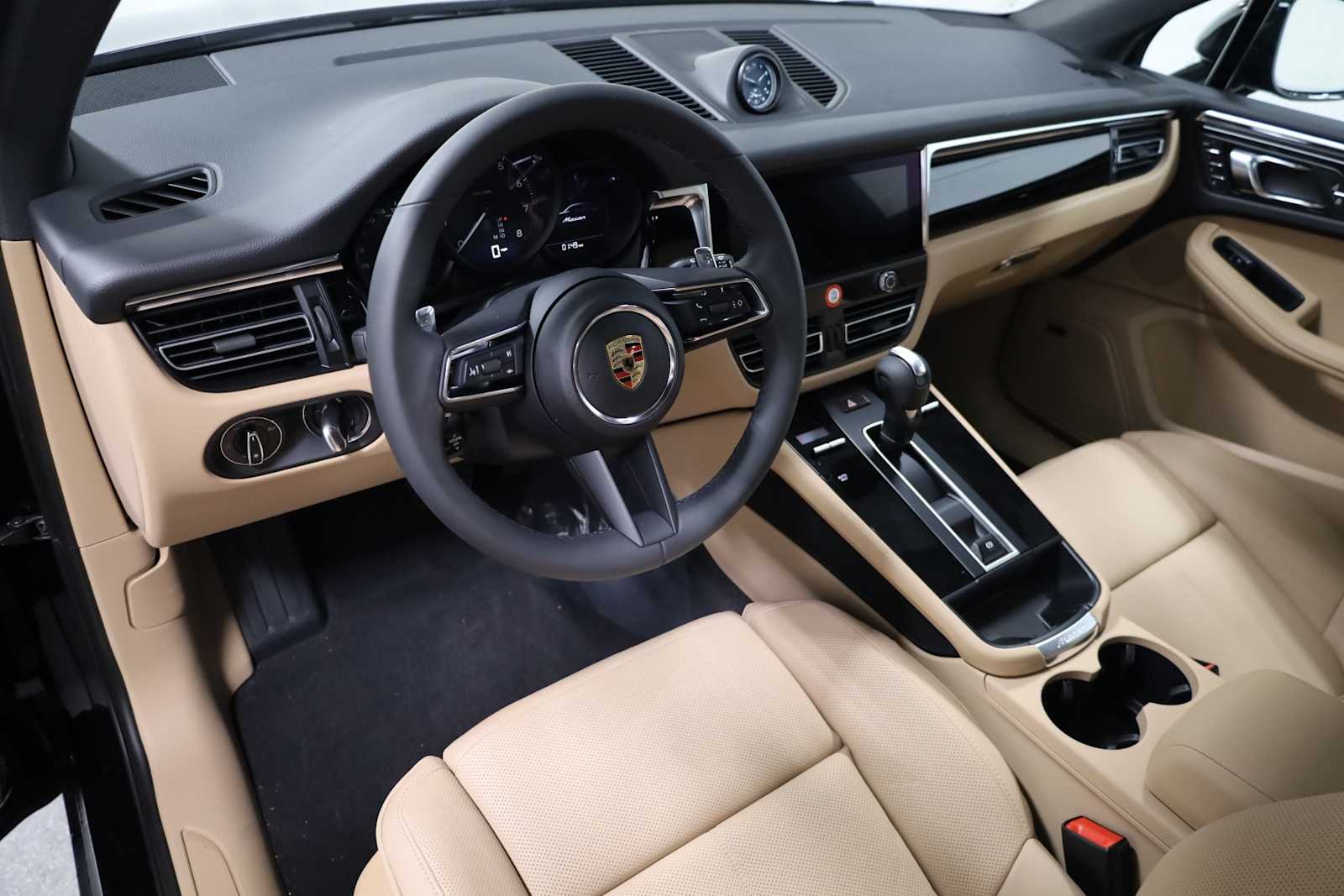 Thumbnail: 2025 Porsche Macan - 4