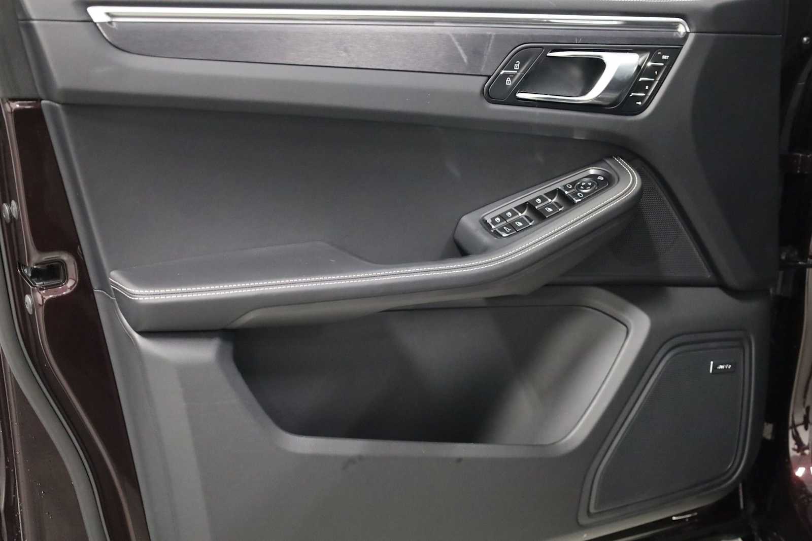 Thumbnail: 2025 Porsche Macan - 16