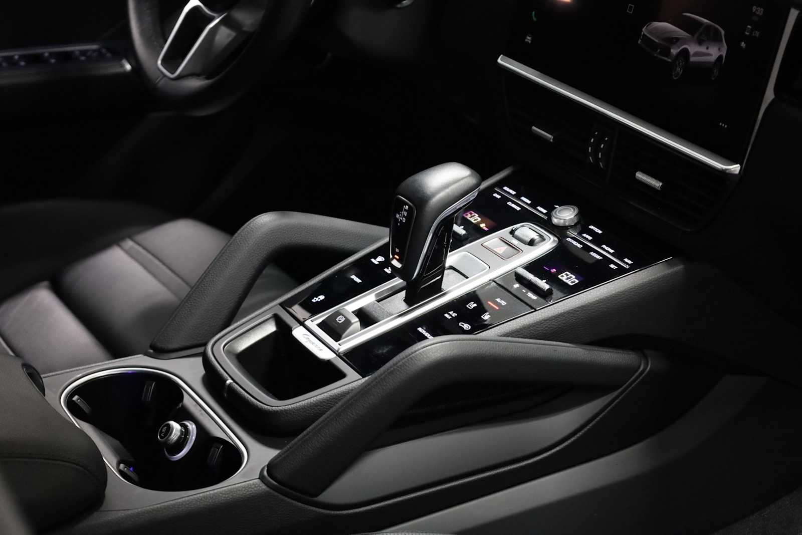 Thumbnail: 2022 Porsche Cayenne - 21