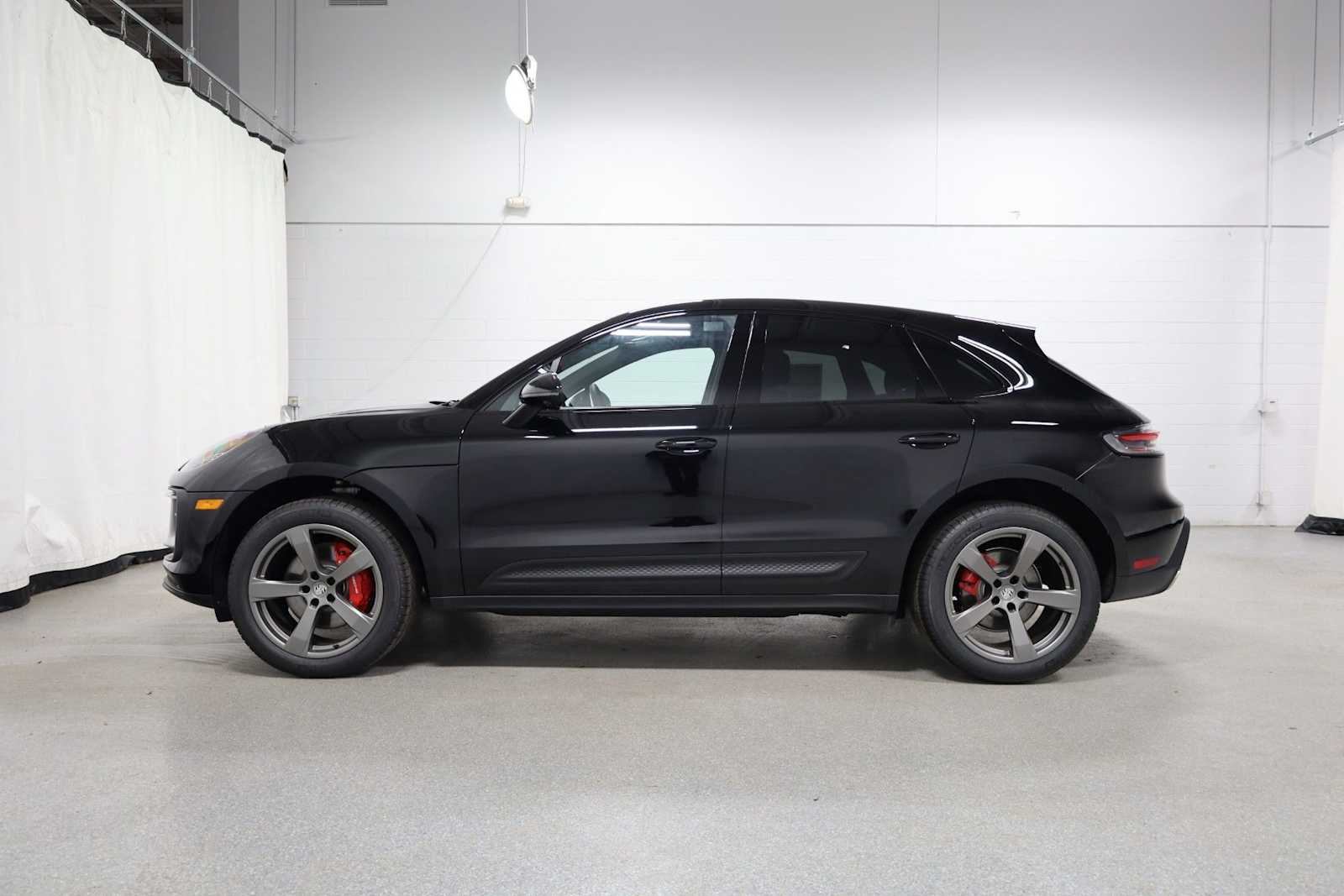Thumbnail: 2026 Porsche Macan - 2