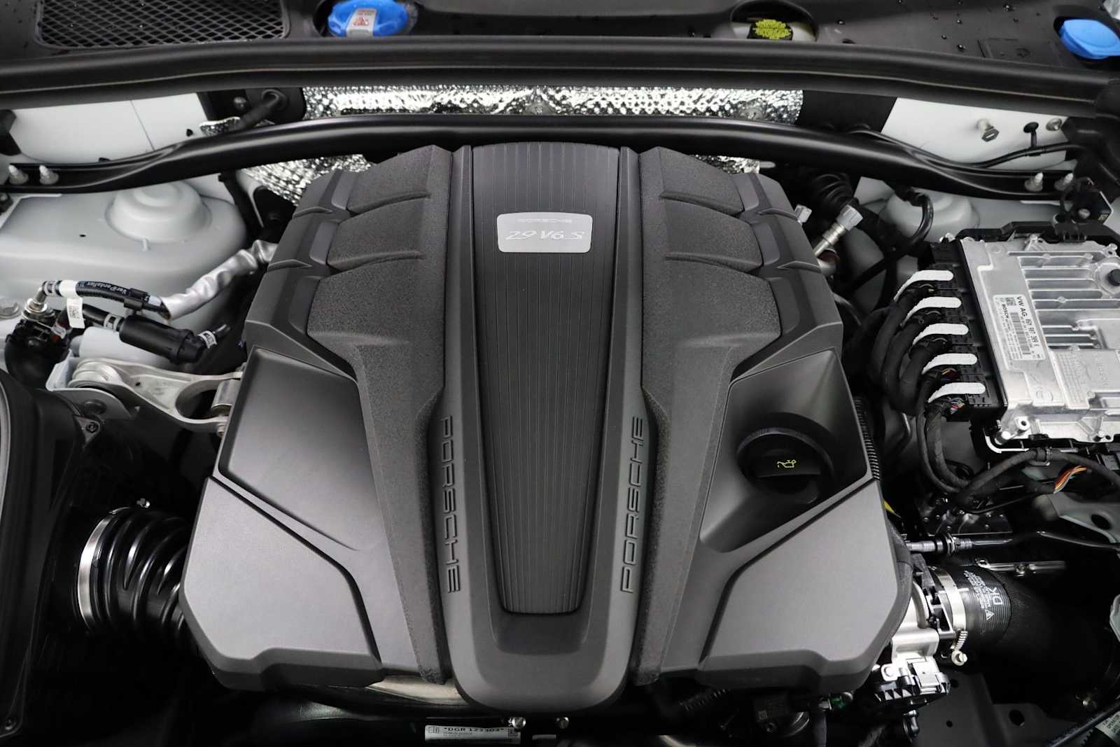 Thumbnail: 2026 Porsche Macan - 41