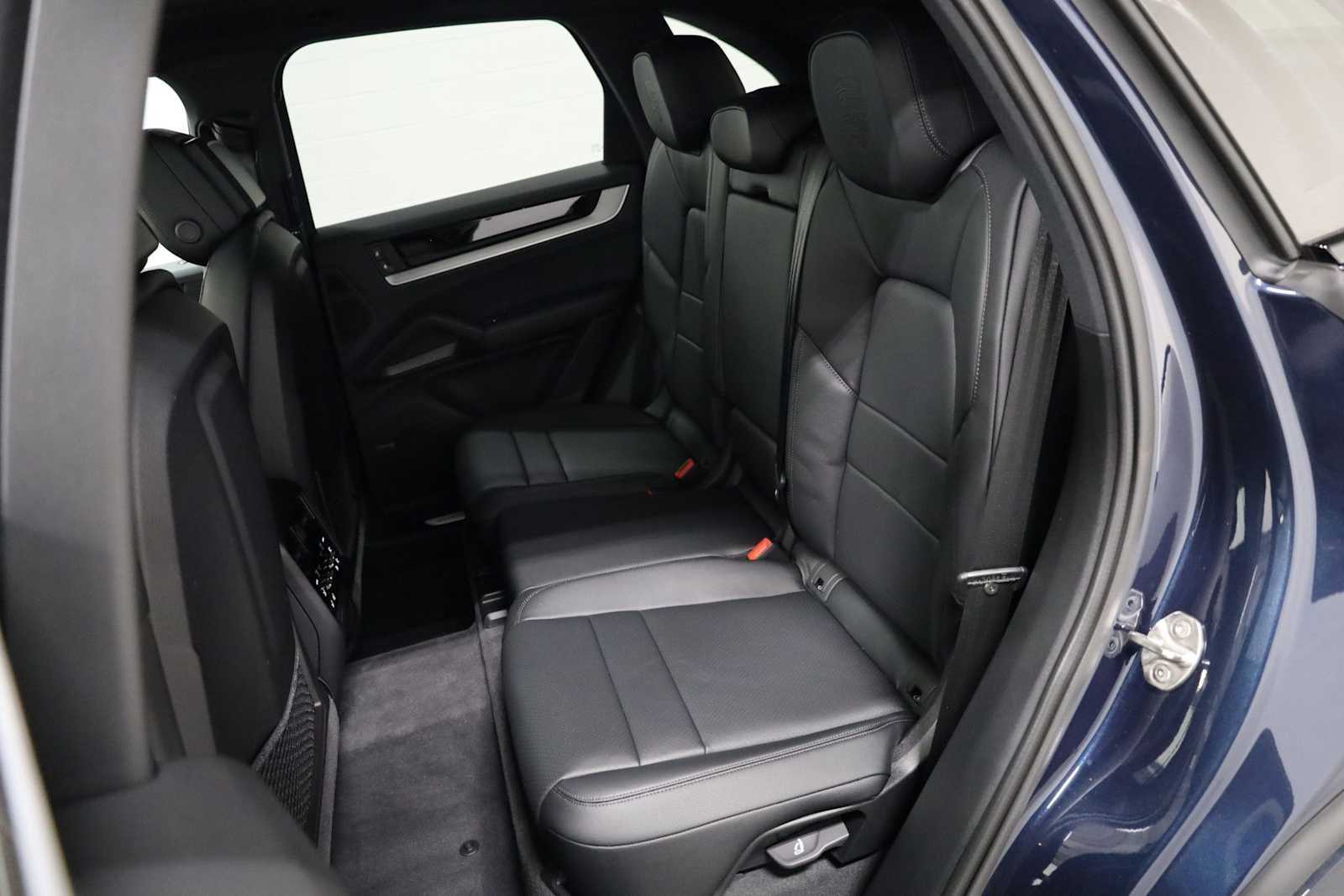 Thumbnail: 2025 Porsche Cayenne - 34