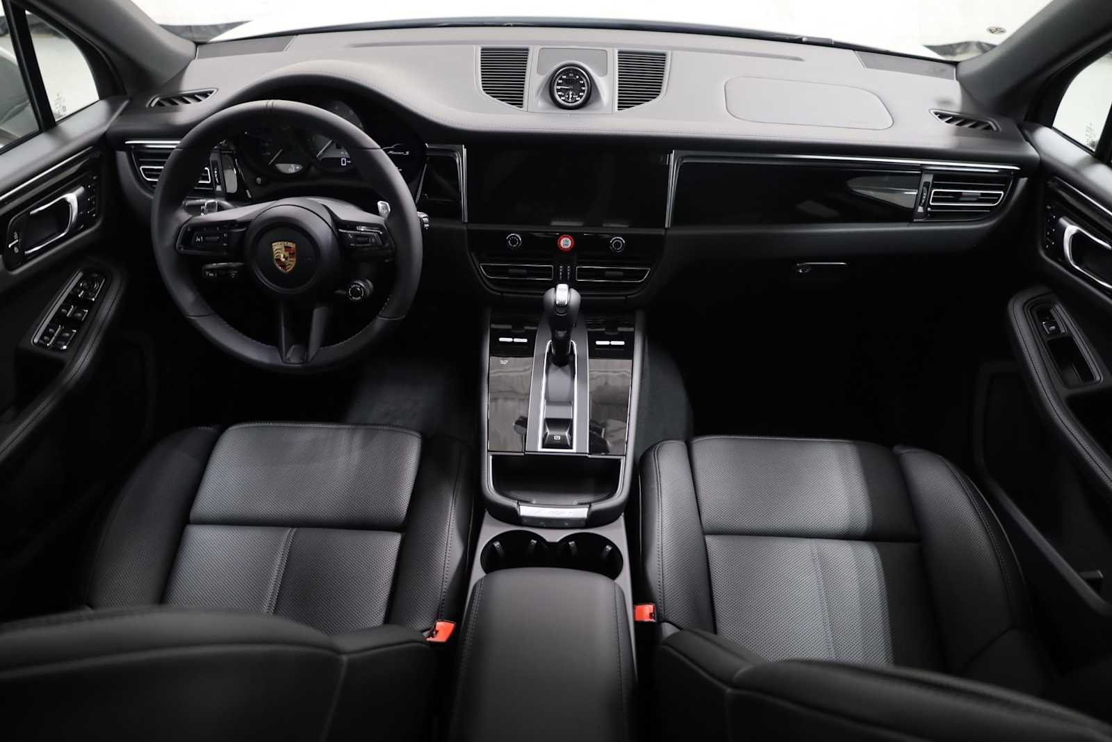 Thumbnail: 2025 Porsche Macan - 26
