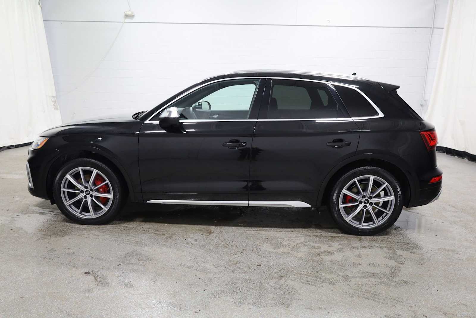 Thumbnail: 2024 Audi SQ5 - 2