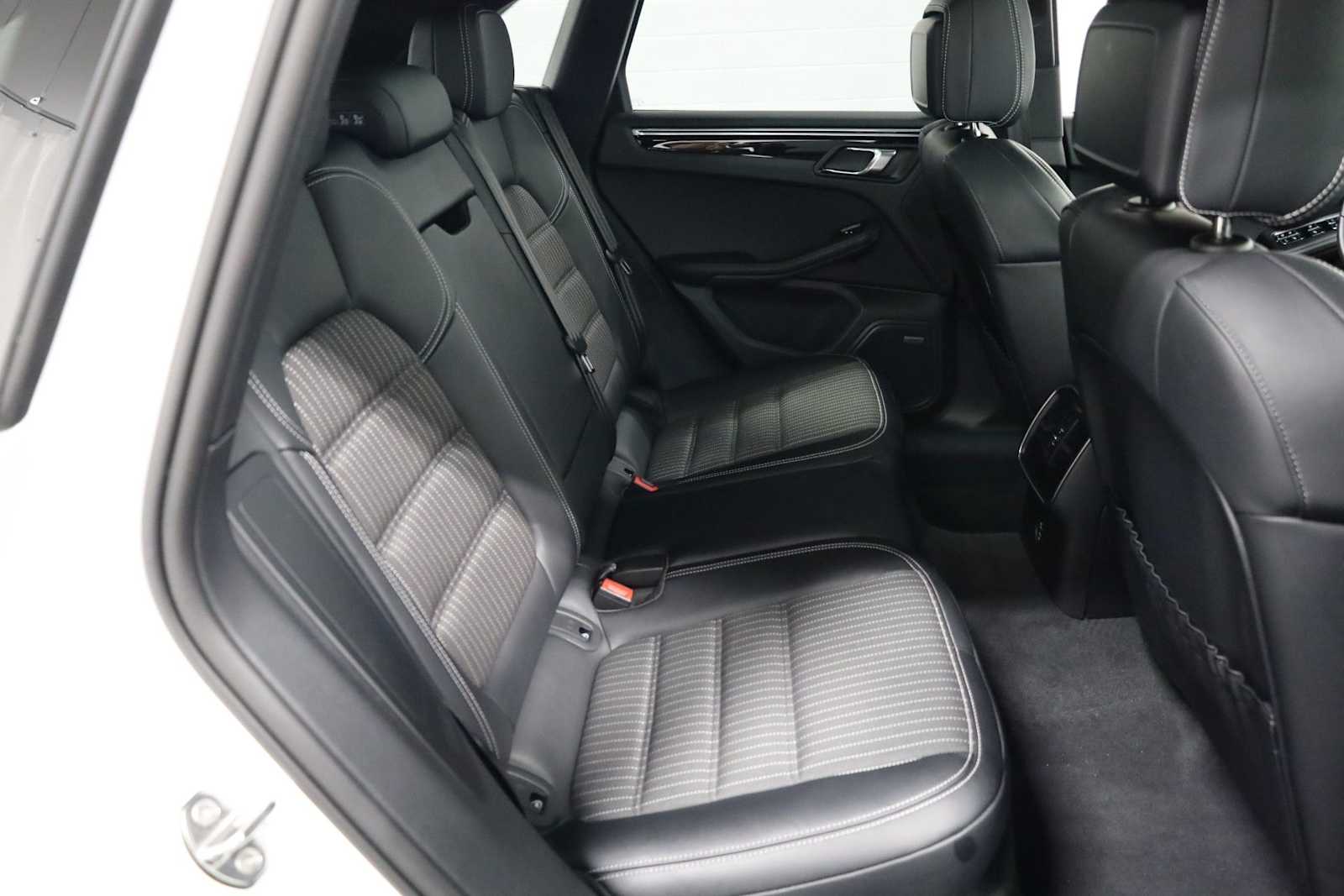 Thumbnail: 2025 Porsche Macan - 37