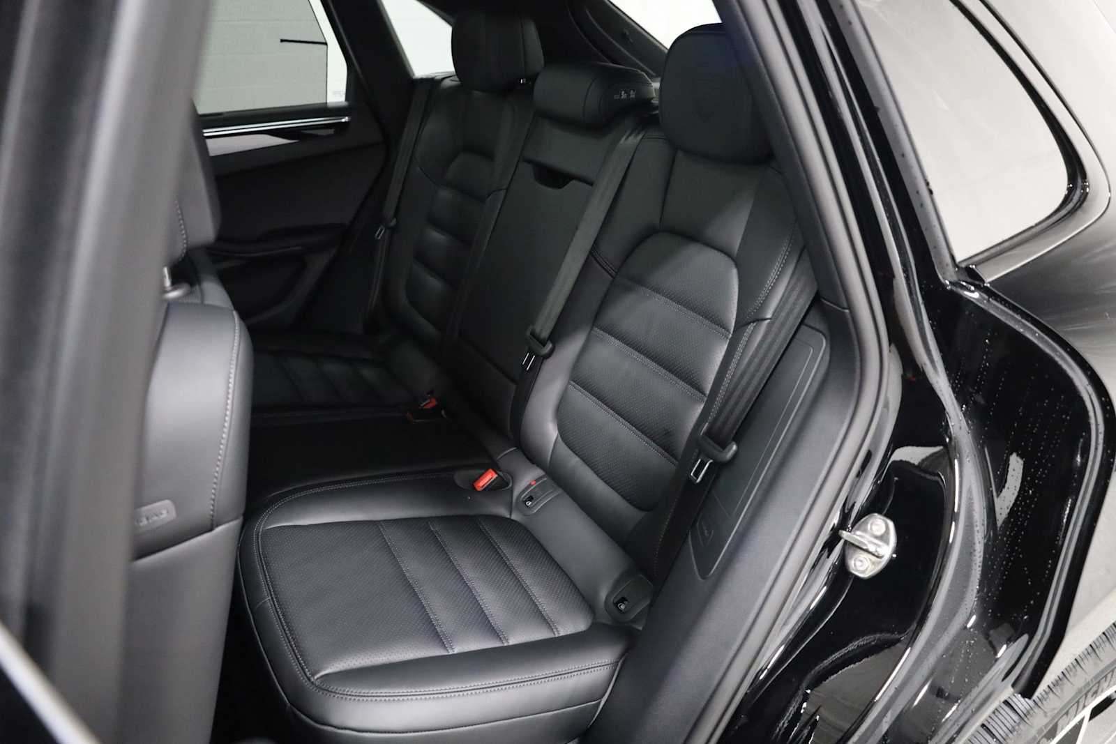 Thumbnail: 2026 Porsche Macan - 36