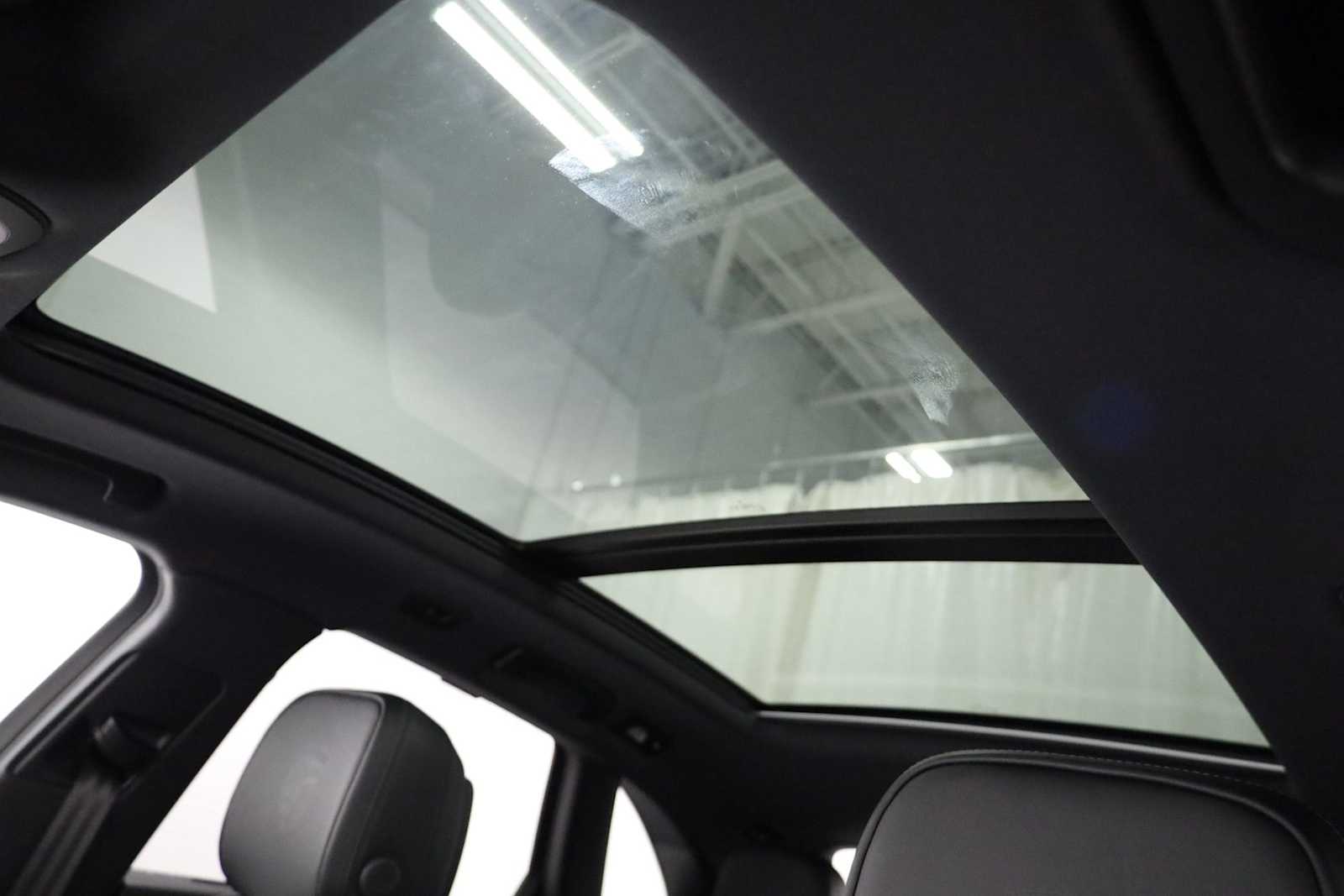 Thumbnail: 2026 Porsche Macan - 20