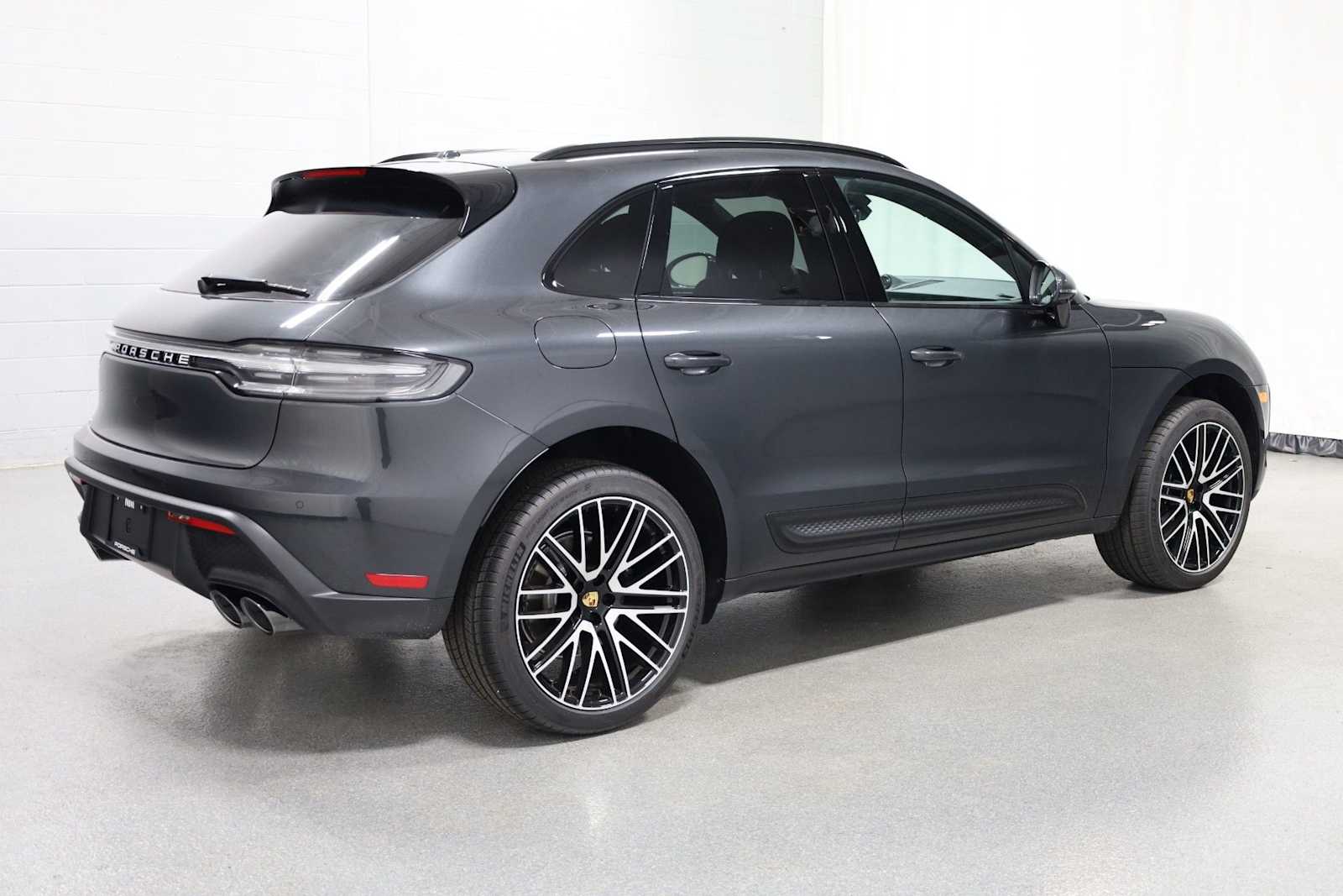 Thumbnail: 2026 Porsche Macan - 9