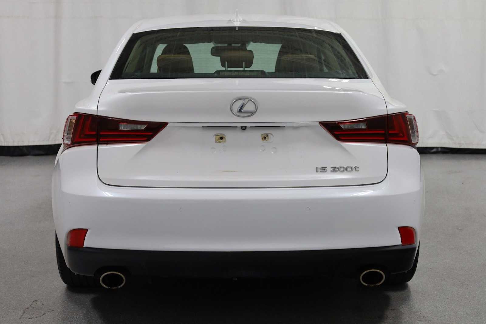 Thumbnail: 2016 Lexus IS - 7