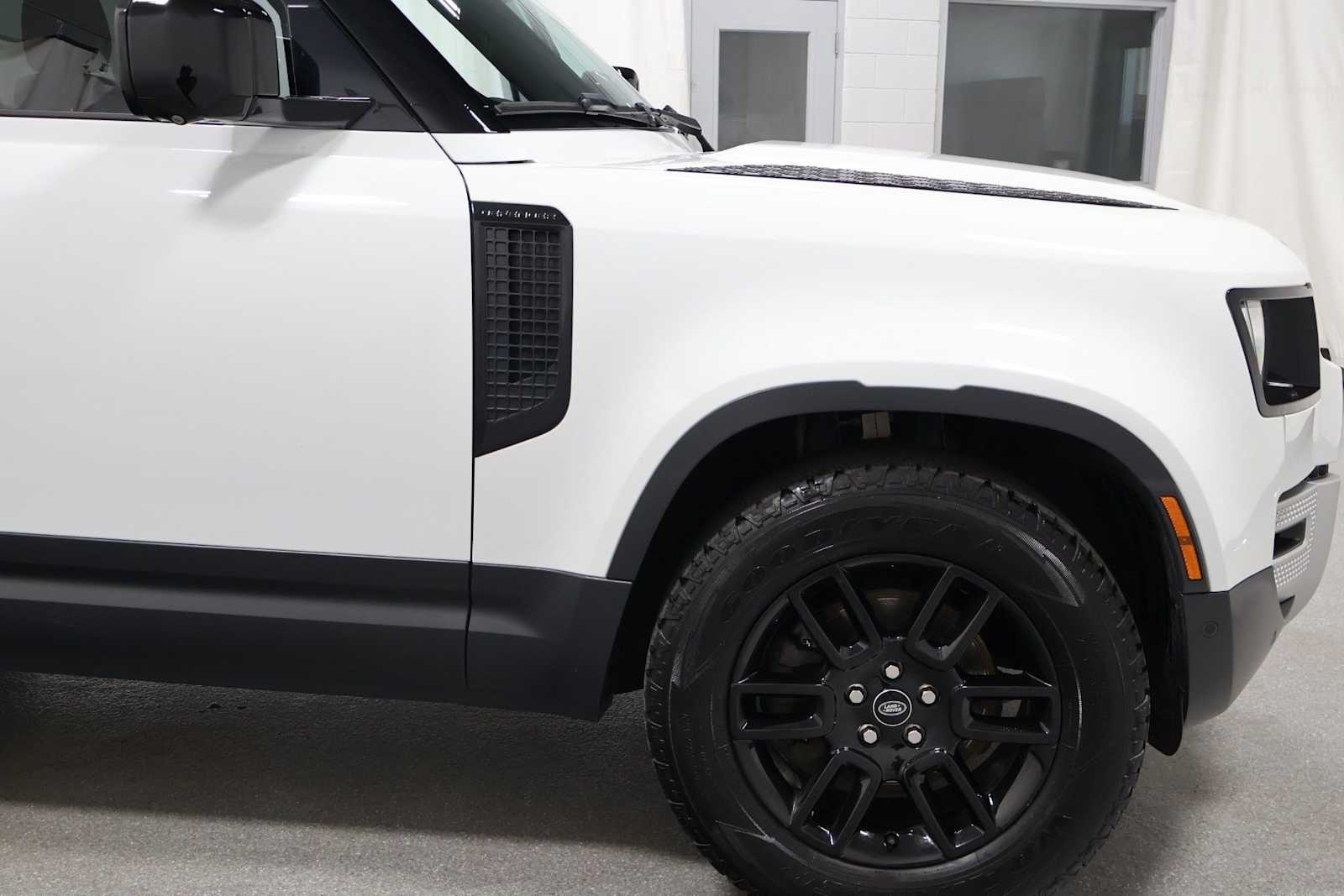 Thumbnail: 2022 Land Rover Defender - 10