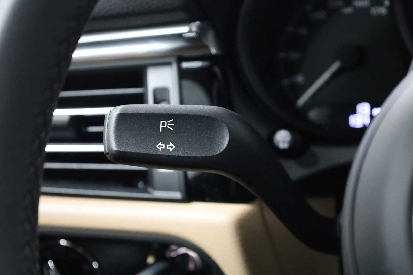 Thumbnail: 2026 Porsche Macan - 31