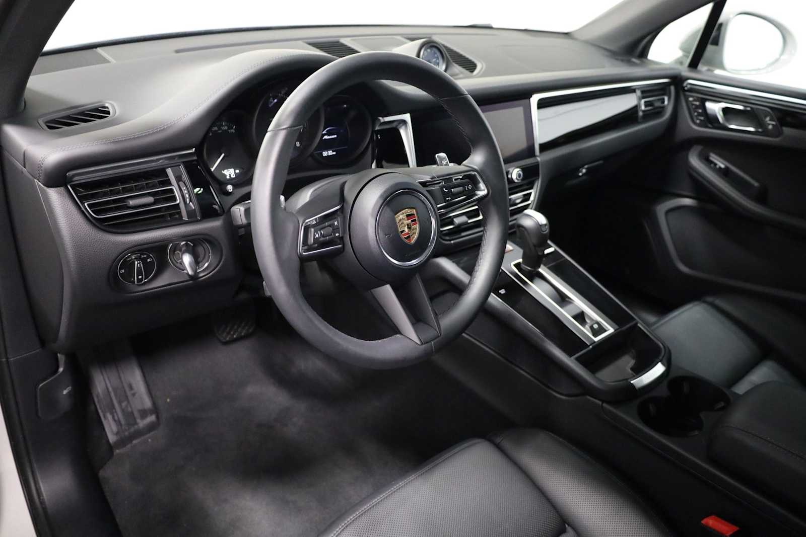 Thumbnail: 2025 Porsche Macan - 4