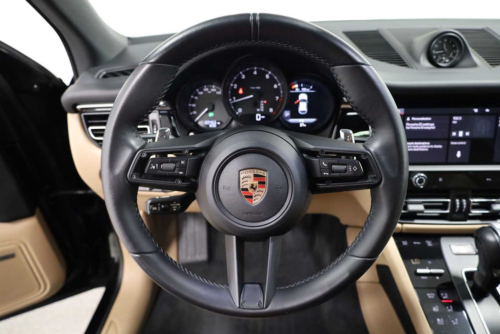 Thumbnail: 2024 Porsche Macan - 25