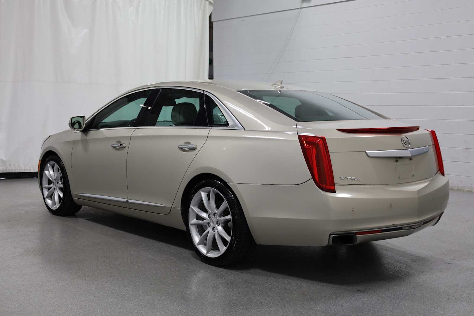 Thumbnail: 2013 Cadillac XTS - 3