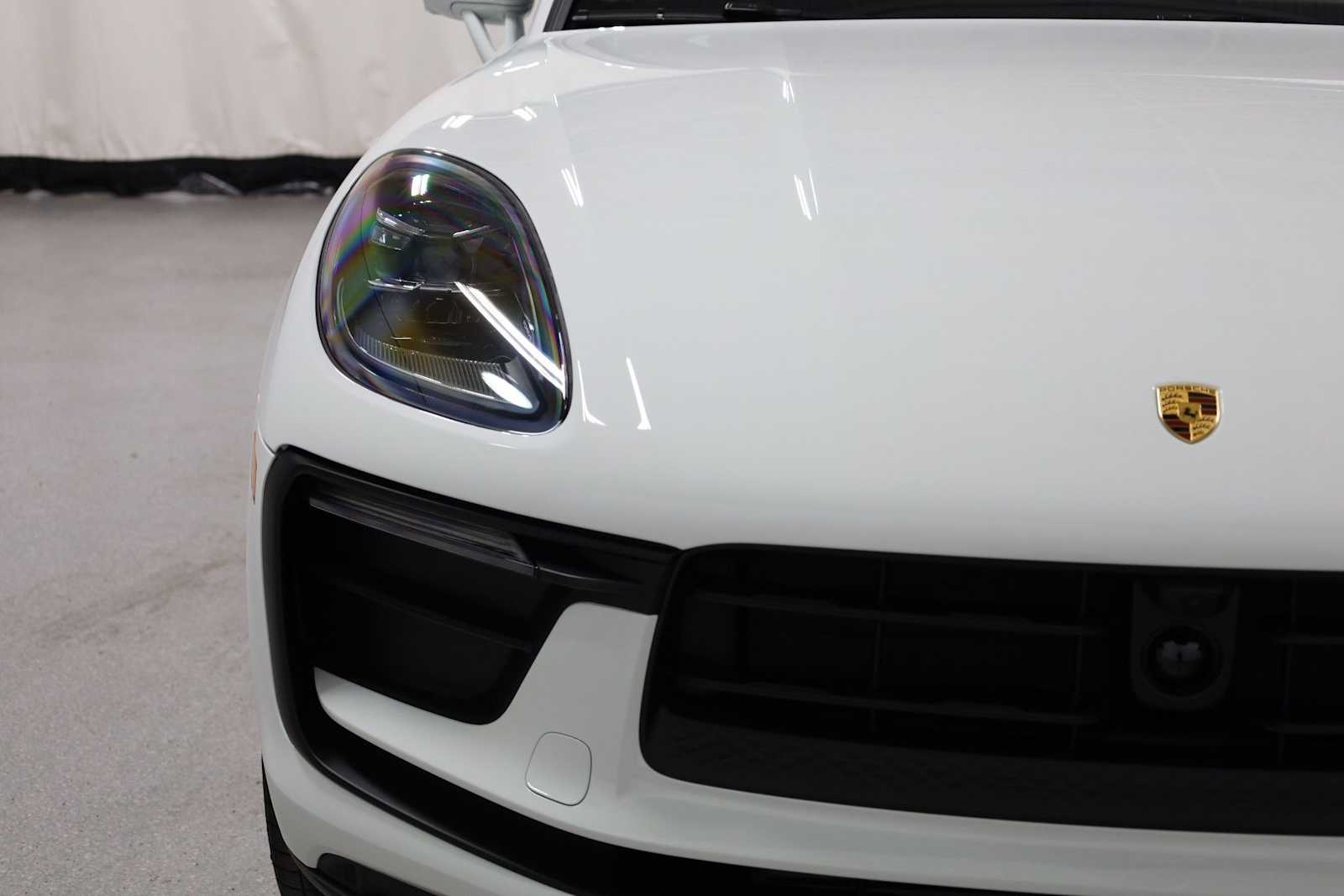 Thumbnail: 2026 Porsche Macan - 15