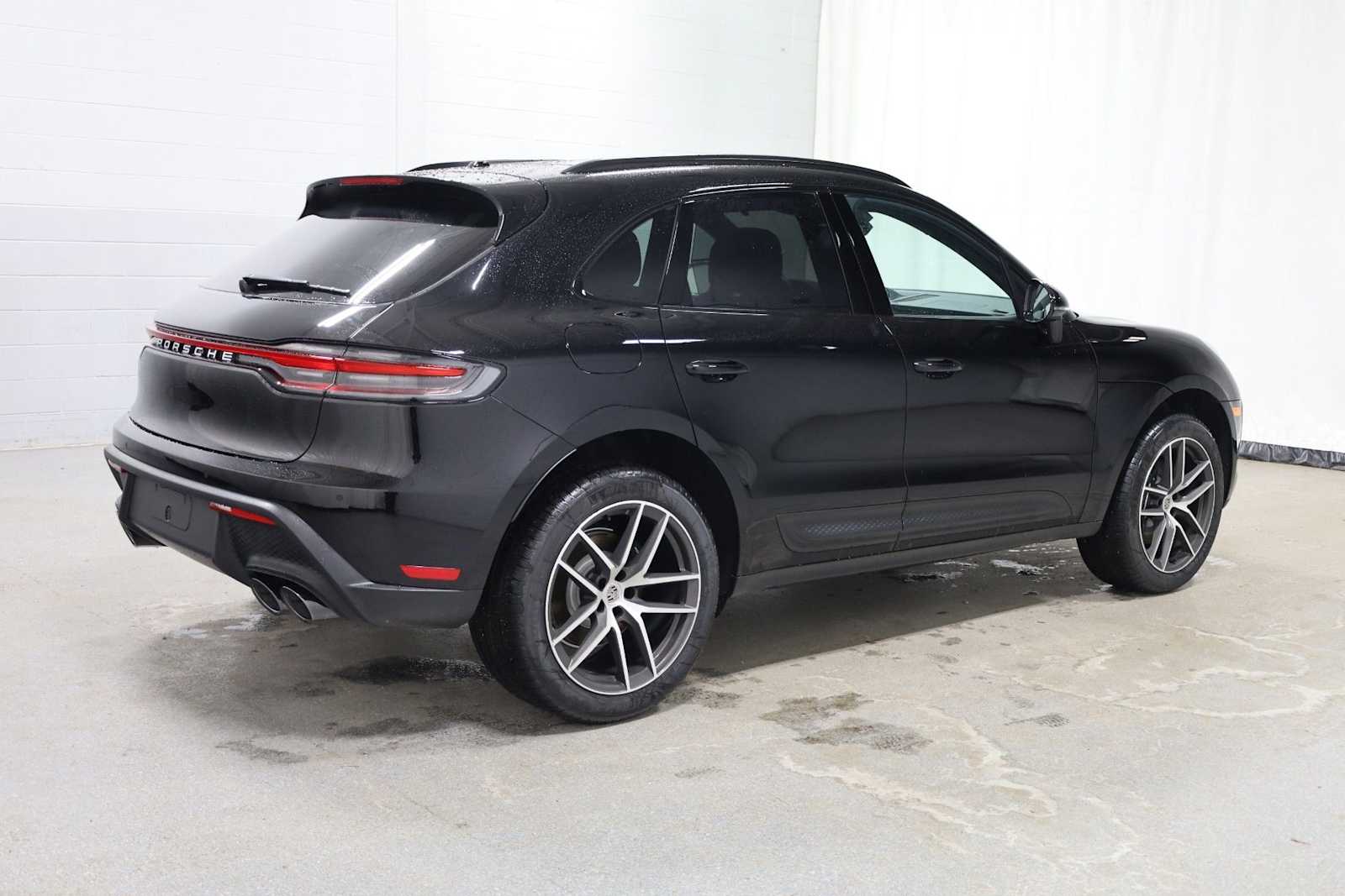 Thumbnail: 2026 Porsche Macan - 9