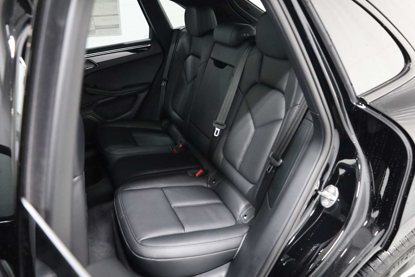 Thumbnail: 2026 Porsche Macan - 36