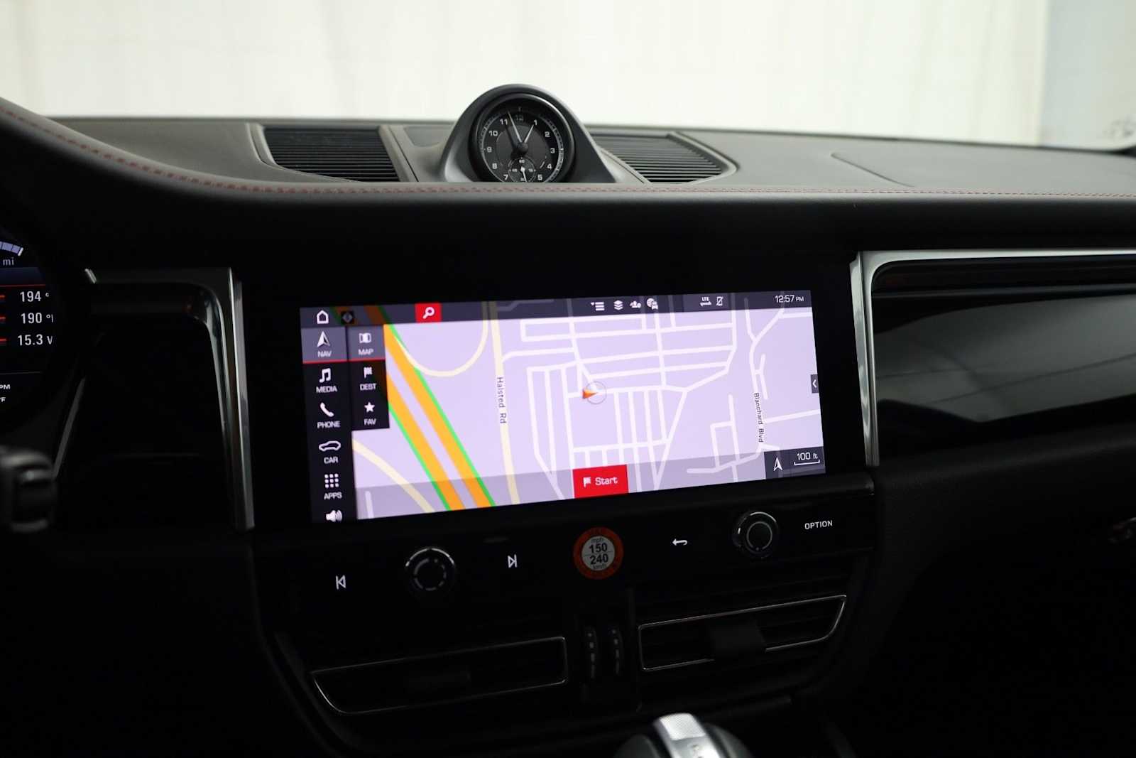 Thumbnail: 2025 Porsche Macan - 33