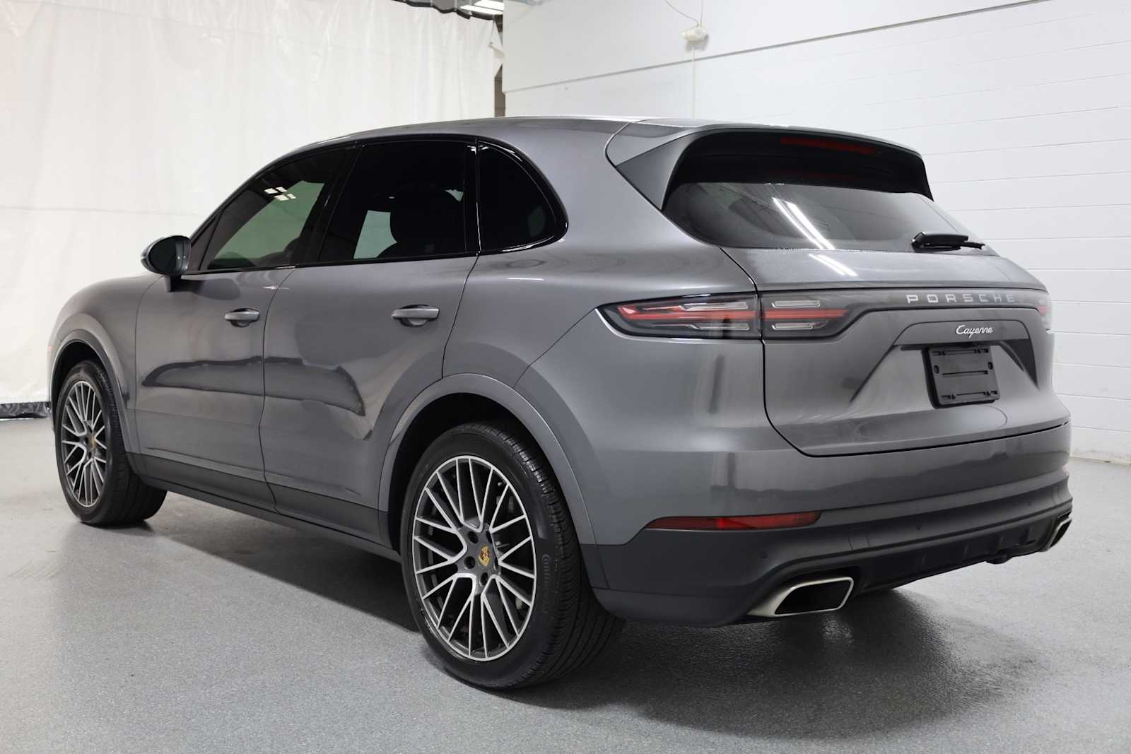 Thumbnail: 2022 Porsche Cayenne - 3