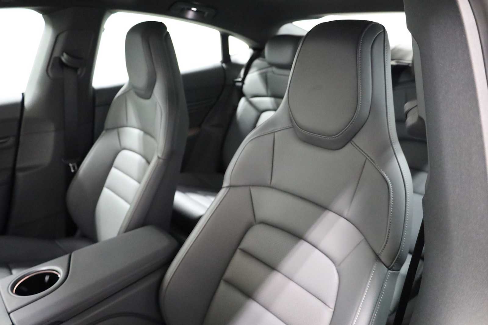 Thumbnail: 2025 Porsche Taycan - 18