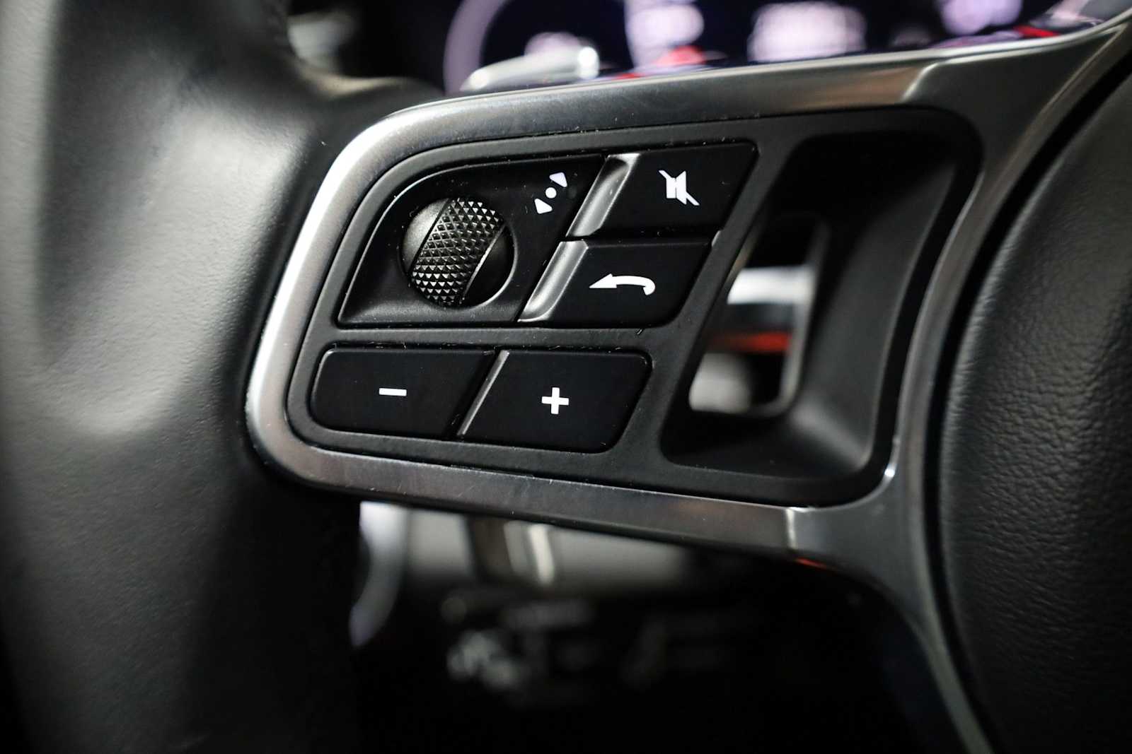 Thumbnail: 2018 Porsche Panamera - 27