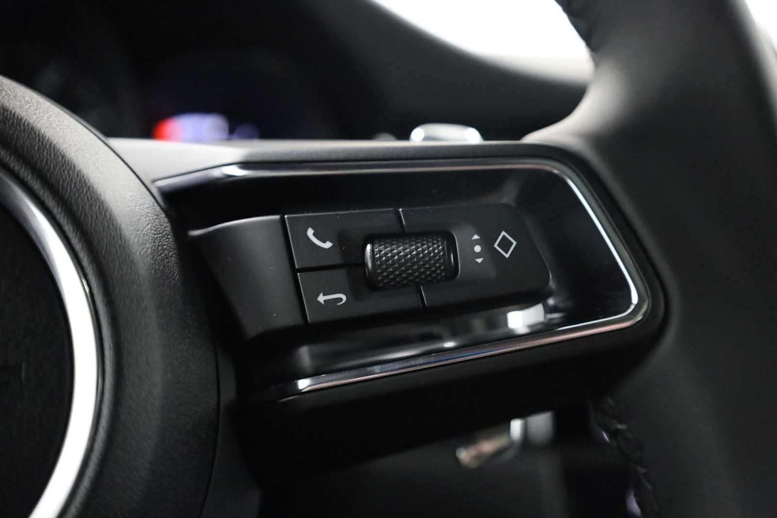 Thumbnail: 2025 Porsche Macan - 28