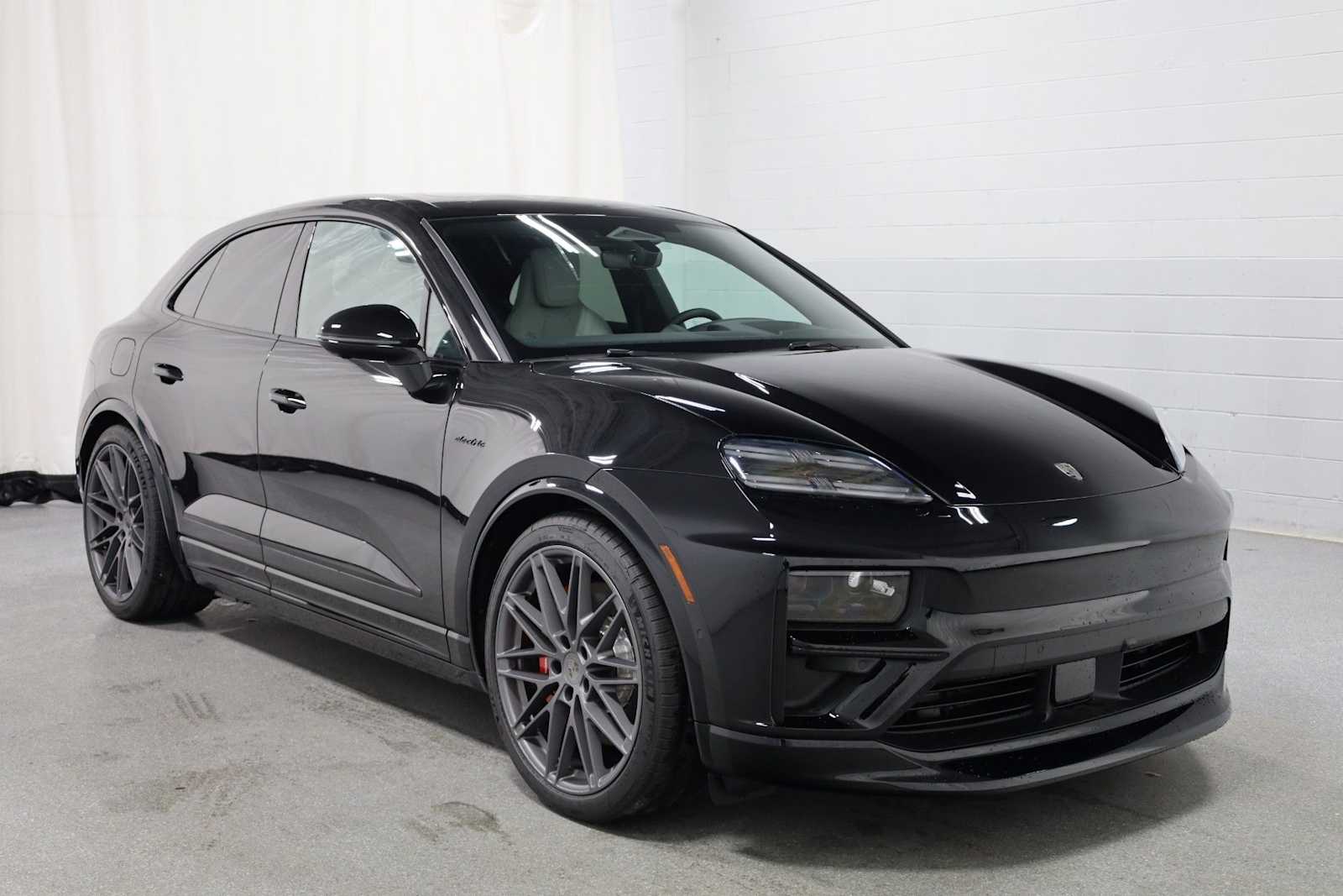 Thumbnail: 2025 Porsche Macan - 13