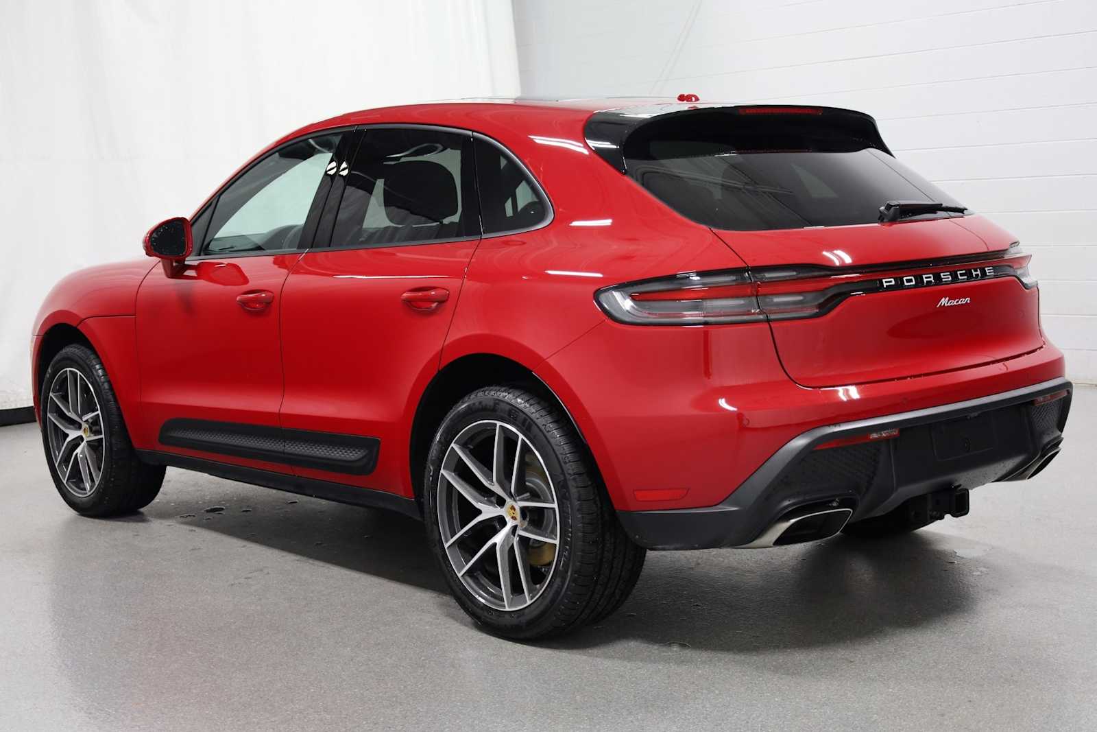 Thumbnail: 2025 Porsche Macan - 2