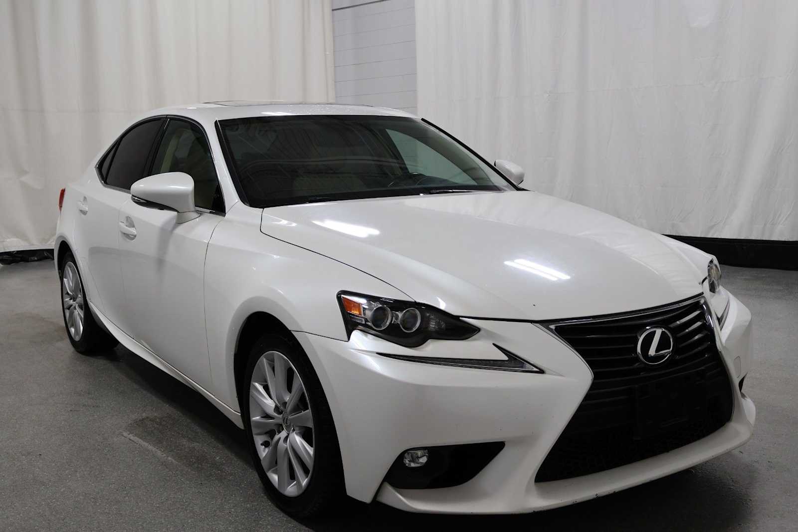 Thumbnail: 2016 Lexus IS - 13