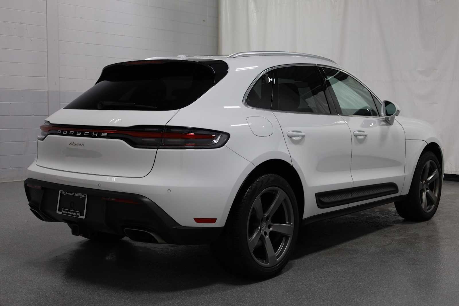 Thumbnail: 2023 Porsche Macan - 9