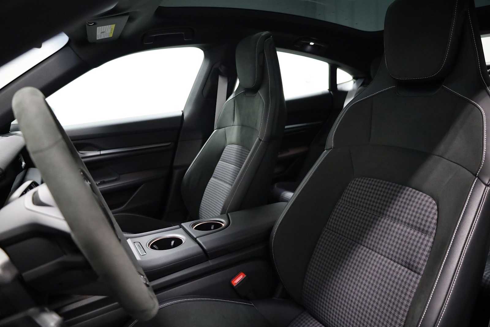 Thumbnail: 2025 Porsche Taycan - 5