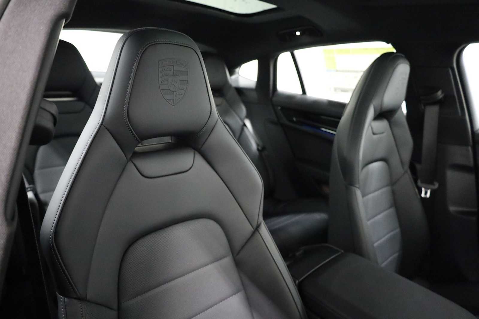 Thumbnail: 2026 Porsche Panamera - 22