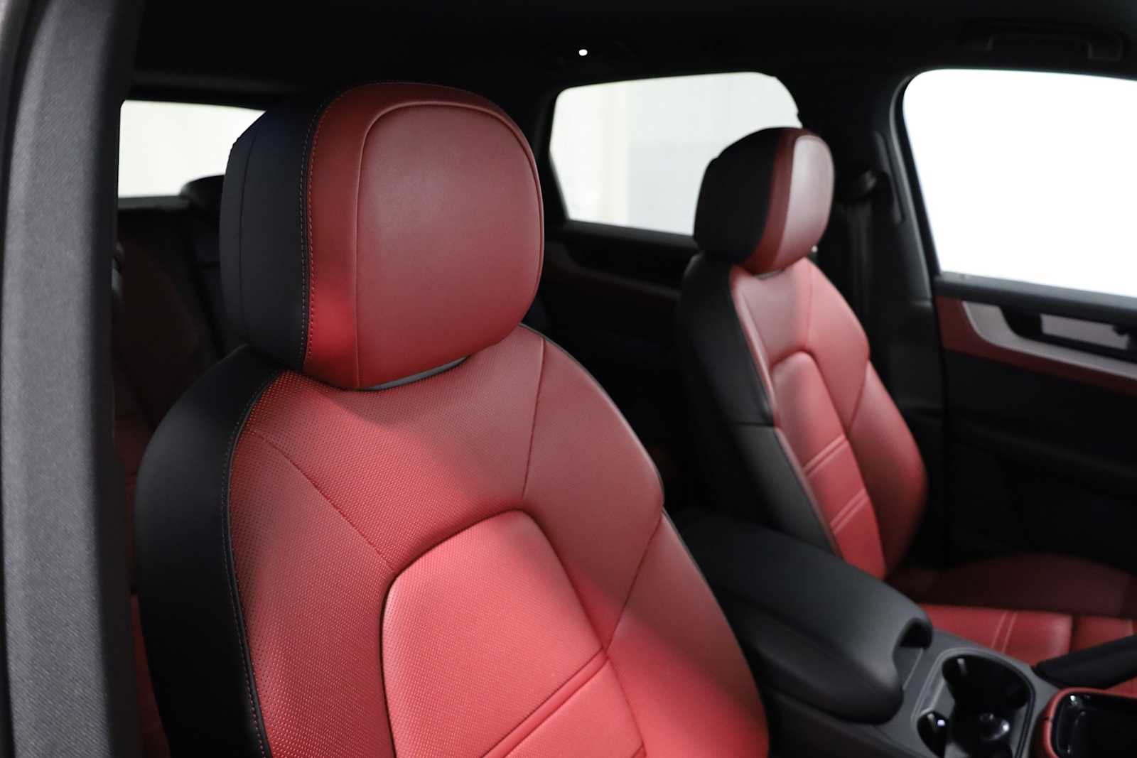 2024 Porsche Cayenne Base 18
