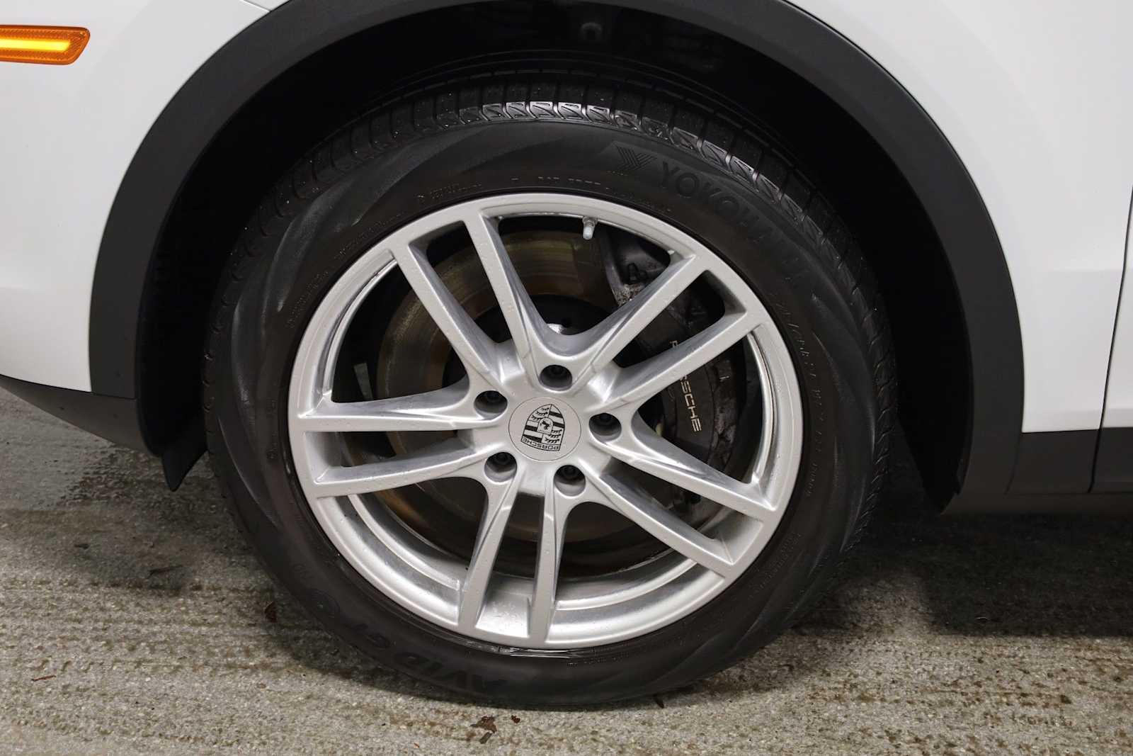 Thumbnail: 2023 Porsche Cayenne - 40