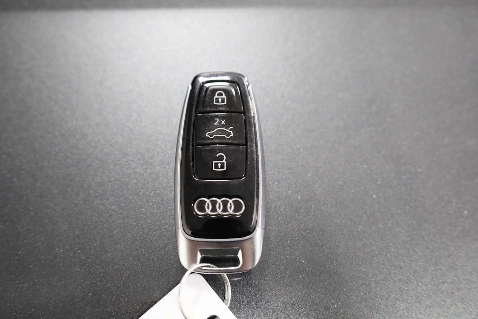 Thumbnail: 2021 Audi Q8 - 40