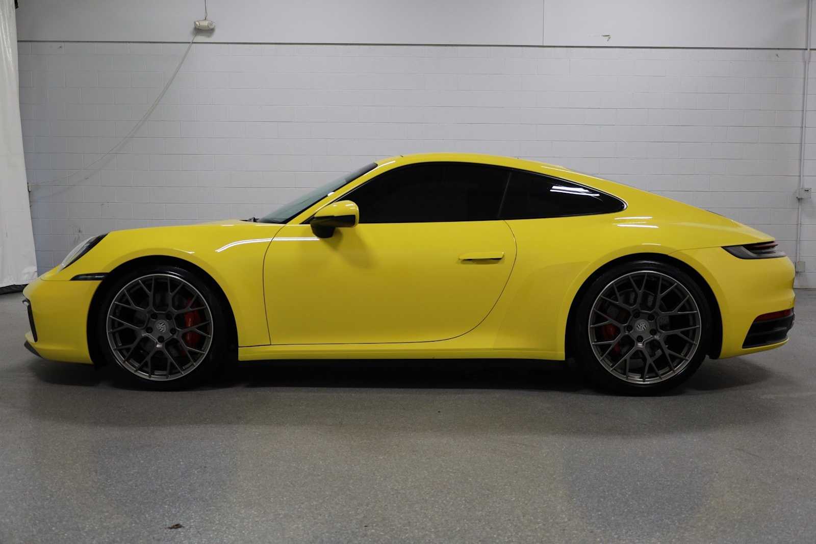 Thumbnail: 2020 Porsche 911 - 2